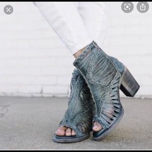 Freebird Bella sandals